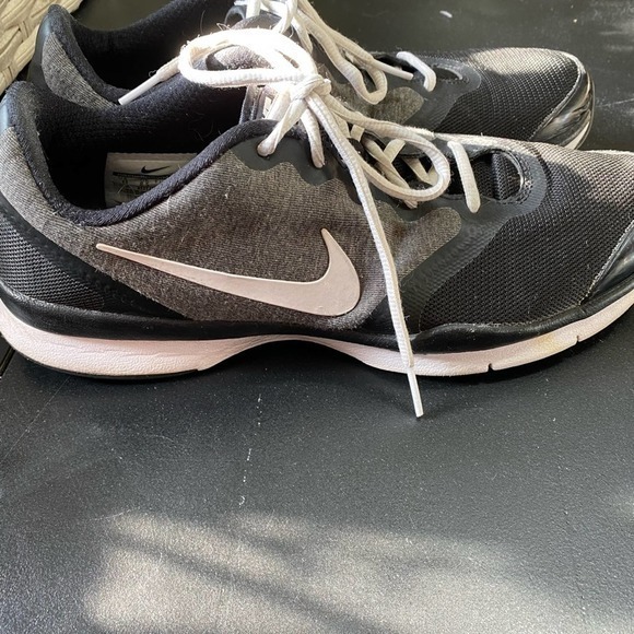 Black and grey Nikes Size 11 - Picture 4 of 7